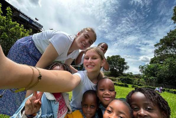 Unique Vrijwilligersproject Tanzania Jonge Kinderen selfie