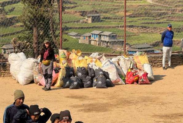 Onderwijs project Nepal Ruma kinderen vuil verzameld 