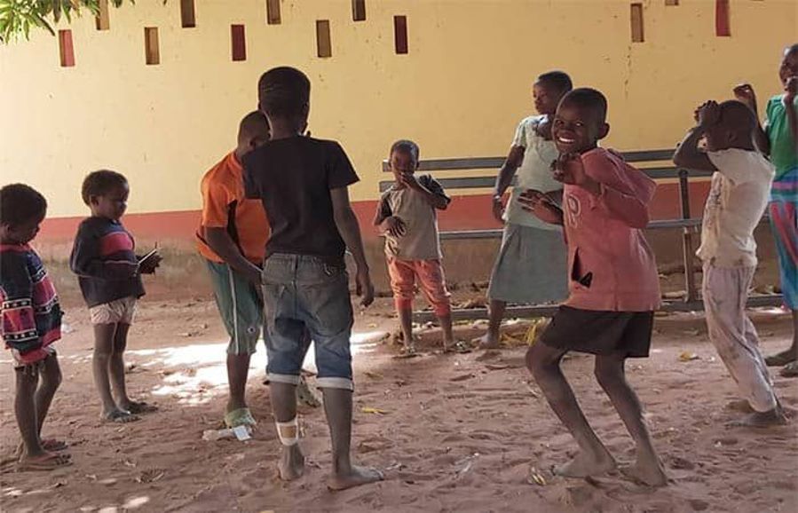 Mooie foto bij de kids Active school in Ghana