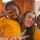 Unique Vrijwilligersproject Tanzania Jonge Kinderen foto met 2 kids