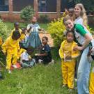 Unique Vrijwilligersproject Tanzania Jonge Kinderen in de tuin